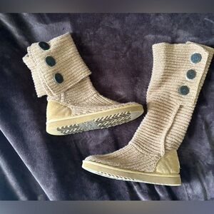Ugg Womens Classic Cardy Winter Boot - LIKE NEW EXCELLENT CONDITION!